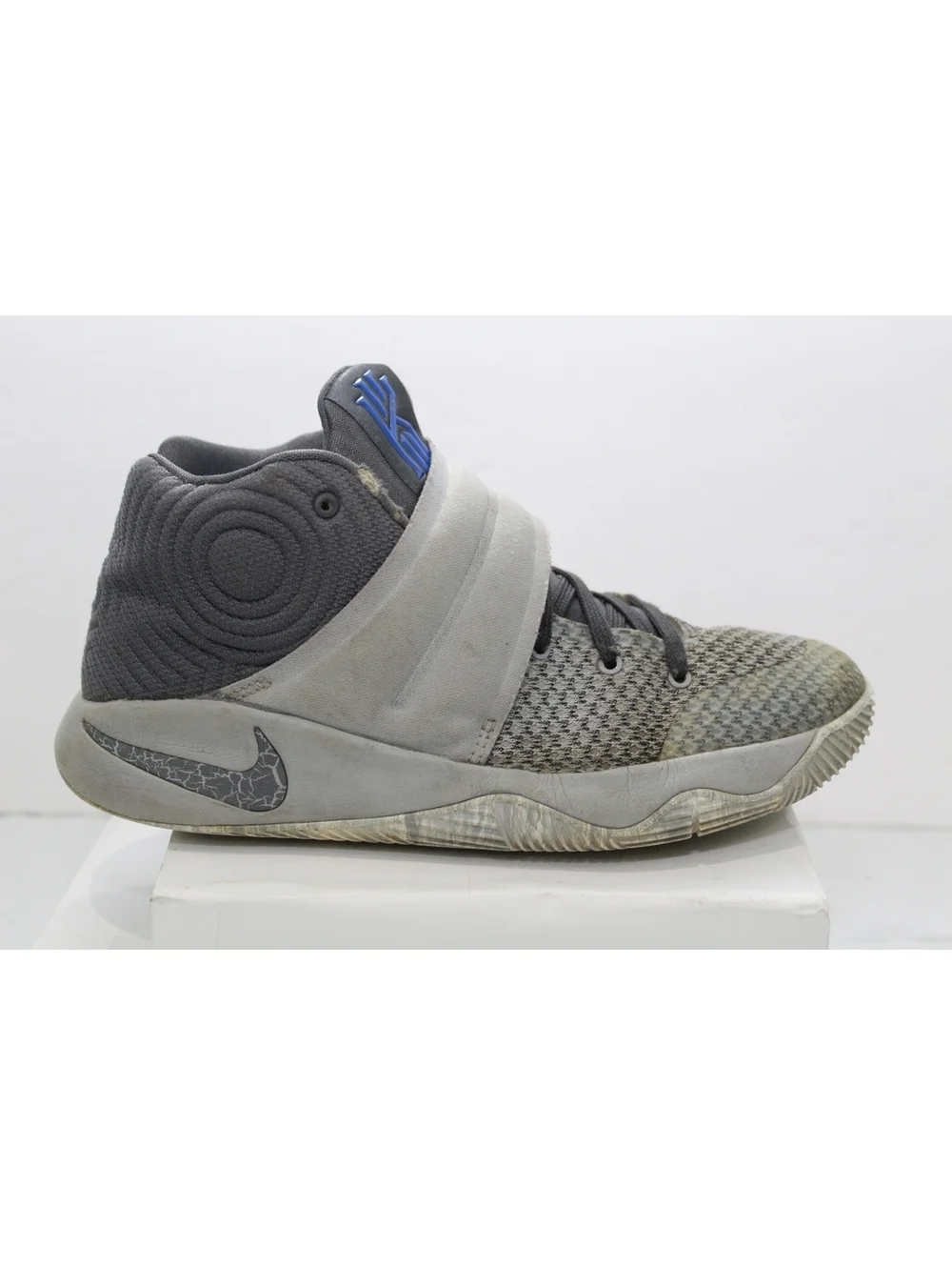 Nike Kyrie Irving 2 Sneakers 826673 Gray 2Tone Basketball Shoes Youth Size 5 Y
